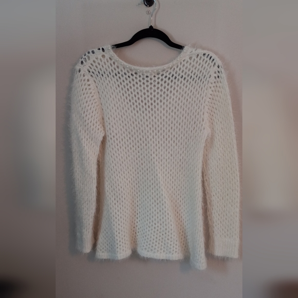 Sky's the Limit Cashmere-look Cream color Women's V-Neck Sweater Size Medium - Picture 2 of 10